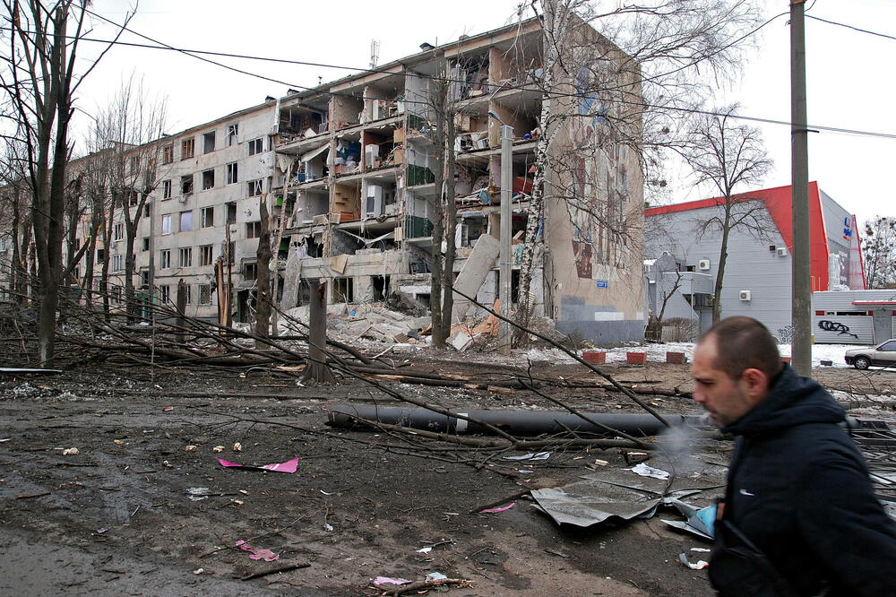 Stambena zgradu oštećena nedavnim granatiranjem tokom ukrajinsko-ruskog sukoba u Harkovu, Foto: Reuters